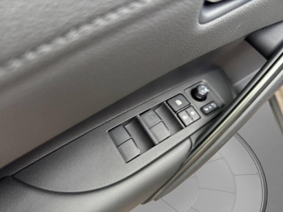 Vehicle image 5 Vehicle image 5