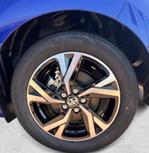 https://vehicle.imgix.net/4146207/abc3c8f5-3266-436d-993f-56472cf22272.jpg