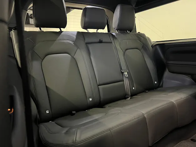 Land Rover Defender 90 3.0 D I6 300 X-Dynamic HSE