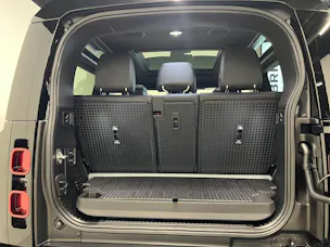 Land Rover Defender 90 3.0 D I6 300 X-Dynamic HSE