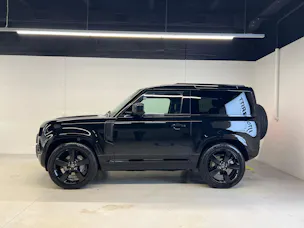 Land Rover Defender 90 3.0 D I6 300 X-Dynamic HSE