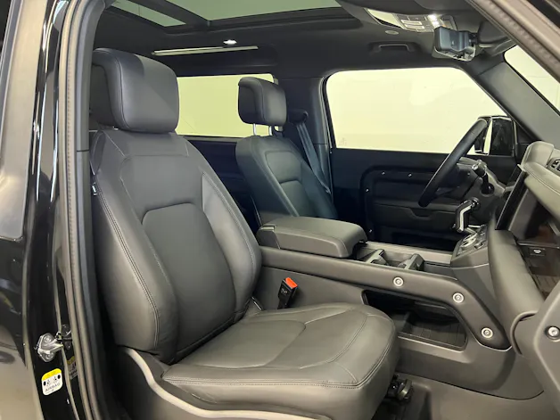 Land Rover Defender 90 3.0 D I6 300 X-Dynamic HSE