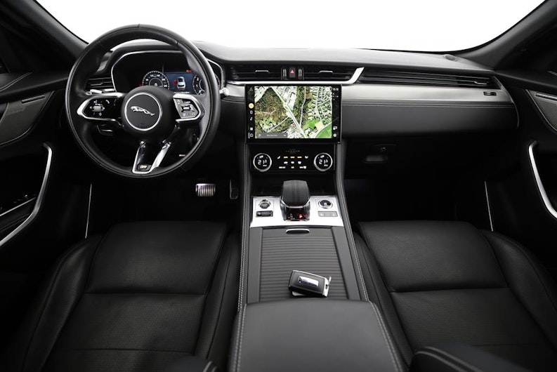 Vehicle image JAGUAR F-PACE