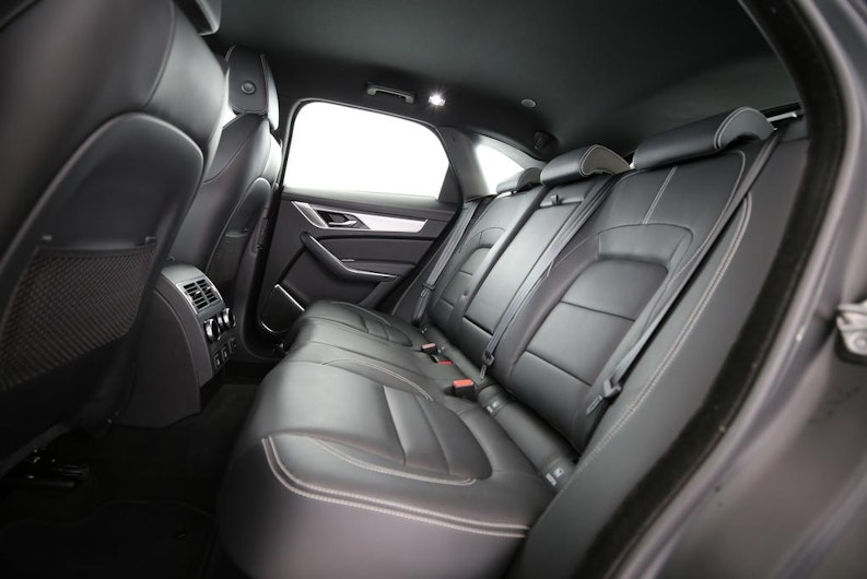 Vehicle image JAGUAR F-PACE