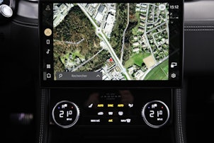 Vehicle image JAGUAR F-Pace 3.0 I6 R-Dynamic SE AWD