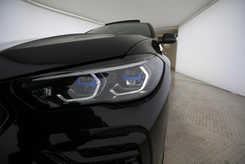 Vehicle image BMW X6