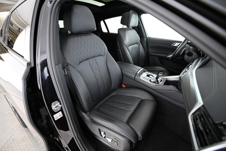 Vehicle image BMW X6