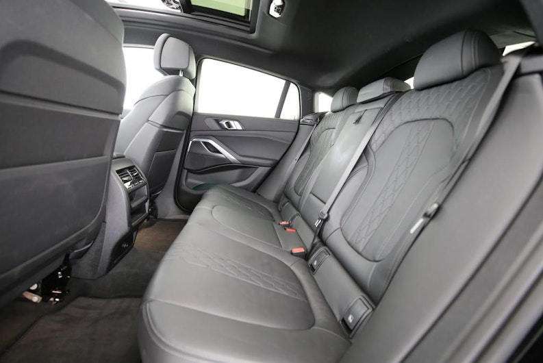 Vehicle image BMW X6