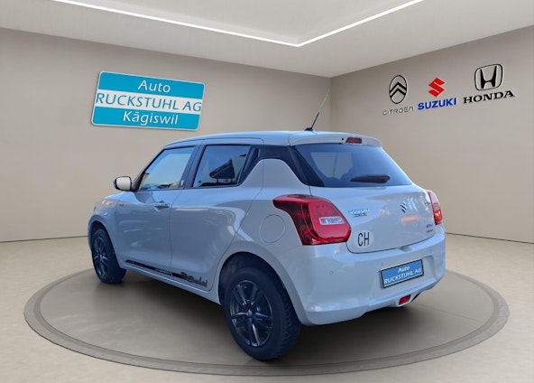 Vehicle image 4 Vehicle image 4