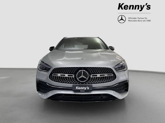 MERCEDES-BENZ GLA 200 AMG Line 4MATIC