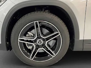 MERCEDES-BENZ GLA 200 AMG Line 4MATIC
