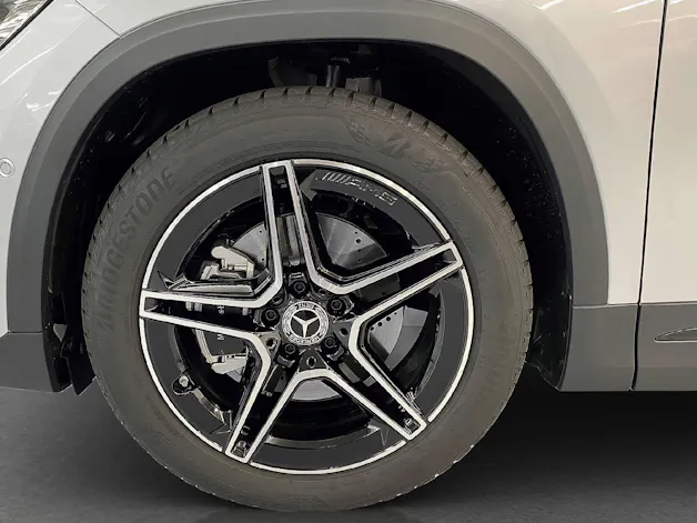 MERCEDES-BENZ GLA 200 AMG Line 4MATIC