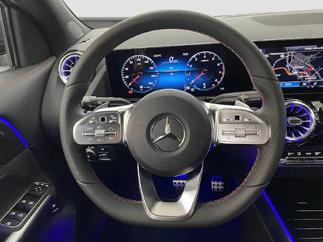 MERCEDES-BENZ GLA 200 AMG Line 4MATIC
