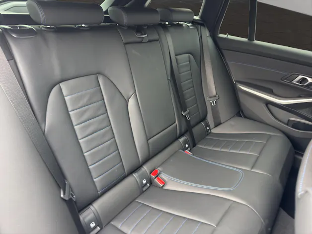 BMW 320d xDrive 48V Touring Steptronic M Sport