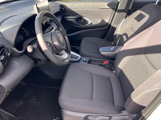 Vehicle image 8 Vehicle image 8