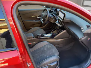 Peugeot 208 Hybrid 110 e-DCS6 GT