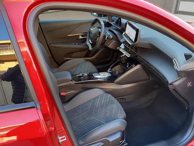 Peugeot 208 Hybrid 110 e-DCS6 GT