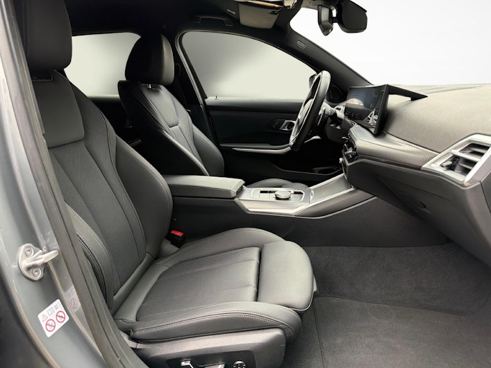 Vehicle image BMW 3 SERIES