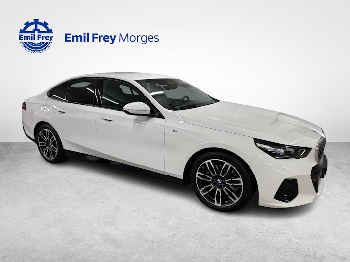 Vehicle image BMW 5 SERIES