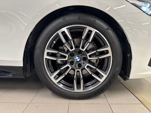 Vehicle image BMW 520d xDrive M-Sport 48V