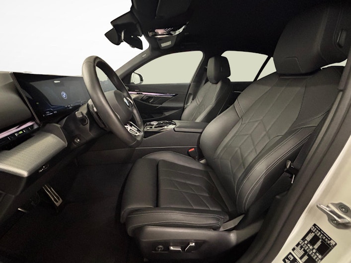 Vehicle image BMW 5 SERIES