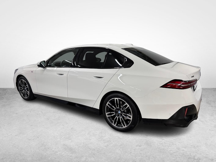 Vehicle image BMW 5 SERIES