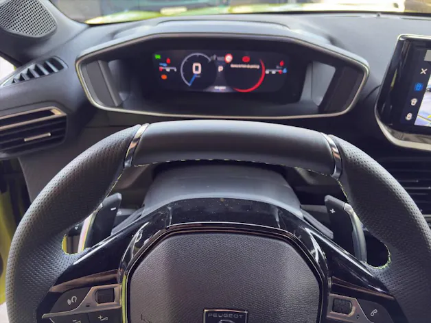 Peugeot 208 1.2 Hybrid GT