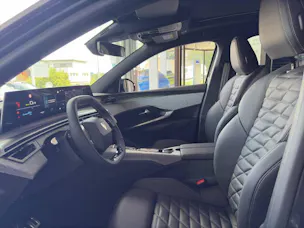 Peugeot 5008 e-Launch Edition AWD