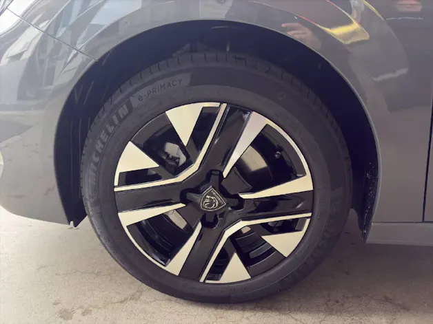 Peugeot 208 1.2 Hybrid Allure Premium