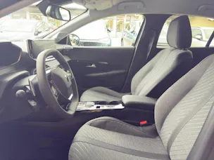 Peugeot 208 1.2 Hybrid Allure Premium