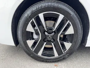 Peugeot 208 1.2 Hybrid Allure Premium