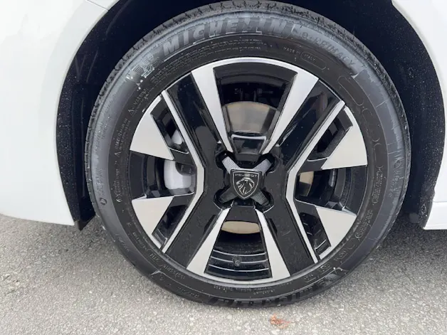 Peugeot 208 1.2 Hybrid Allure Premium