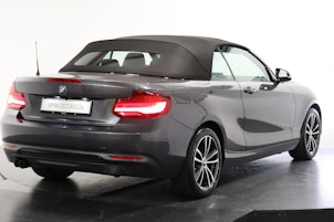 Vehicle image BMW 220i SAG Cabrio