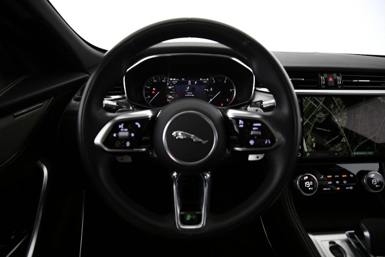 Vehicle image JAGUAR F-PACE