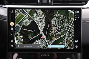 Vehicle image JAGUAR F-Pace 2.0 D I4 200 R-Dynamic SE AWD