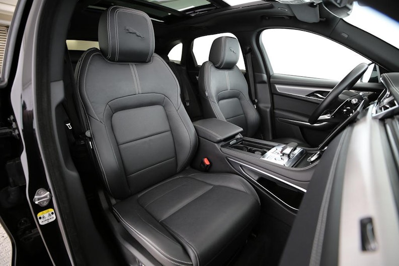 Vehicle image JAGUAR F-PACE