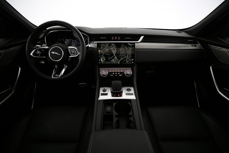 Vehicle image JAGUAR F-PACE