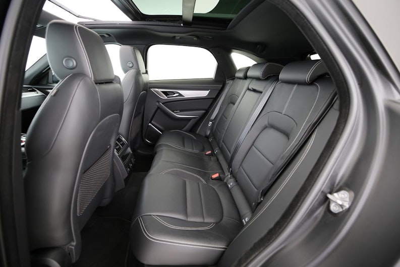 Vehicle image JAGUAR F-PACE