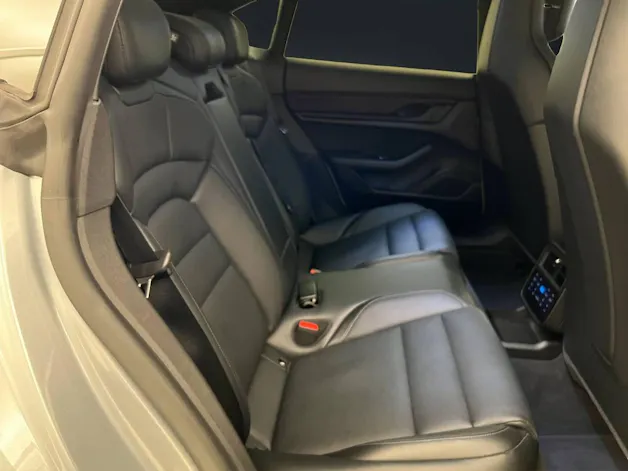 Porsche Taycan 4 Cross Turismo