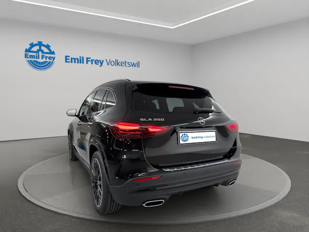 Mercedes-Benz GLA 250 Swiss Star AMG Line 4matic