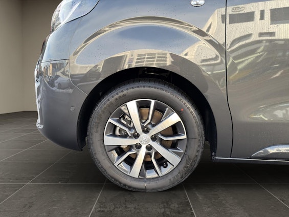 Vehicle image 15 Vehicle image 15