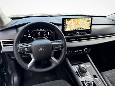 MITSUBISHI OUTLANDER 15