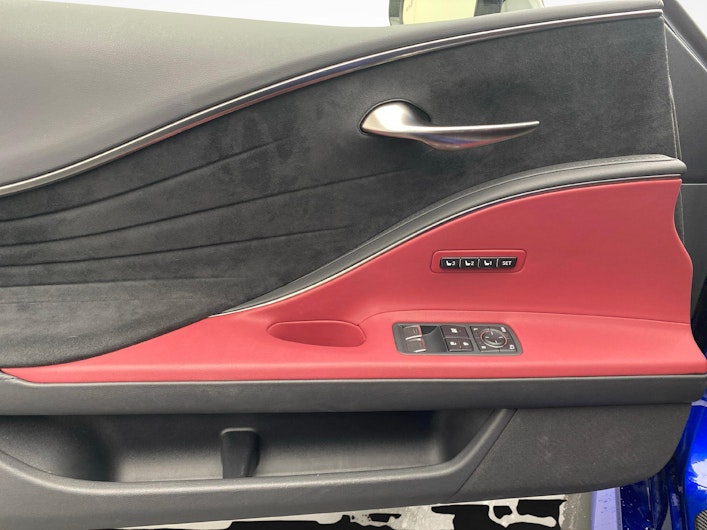 Vehicle image LEXUS LC