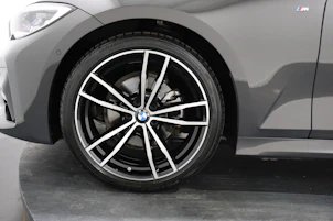 Fahrzeugbild BMW 320d xDrive SAG Touring