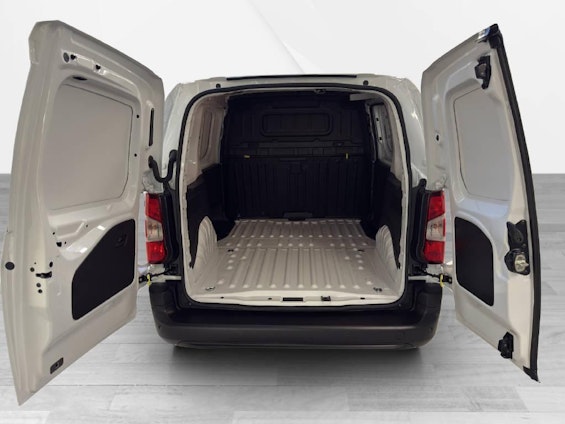 Vehicle image 8 Vehicle image 8