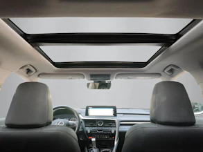 https://vehicle.imgix.net/4147622/8752f36f-5d80-4931-bef2-f1010bd7c64a.jpg