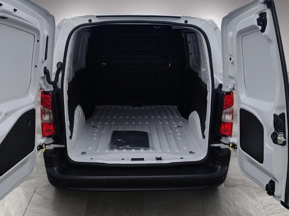 Vehicle image 14 Vehicle image 14