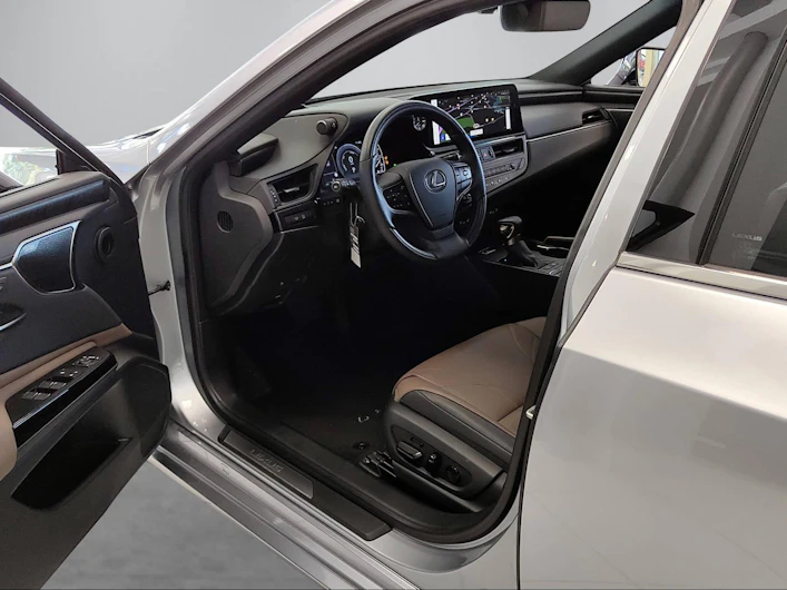 image du véhicule LEXUS ES