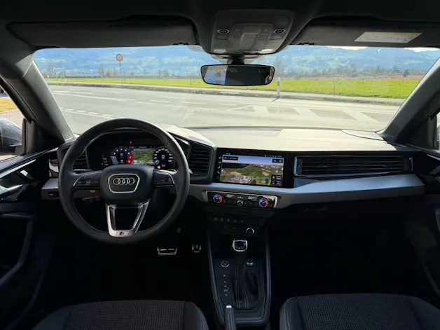 Audi NaviPLUS/SONOS Soundsystem/ 5Y Audi Sport Radsatz 18Zoll/ACC/ 2 Zone Klima