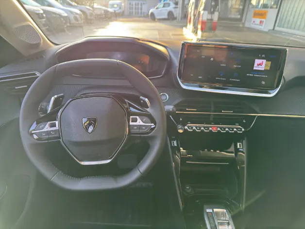 Peugeot 208 1.2 Hybrid Allure Premium